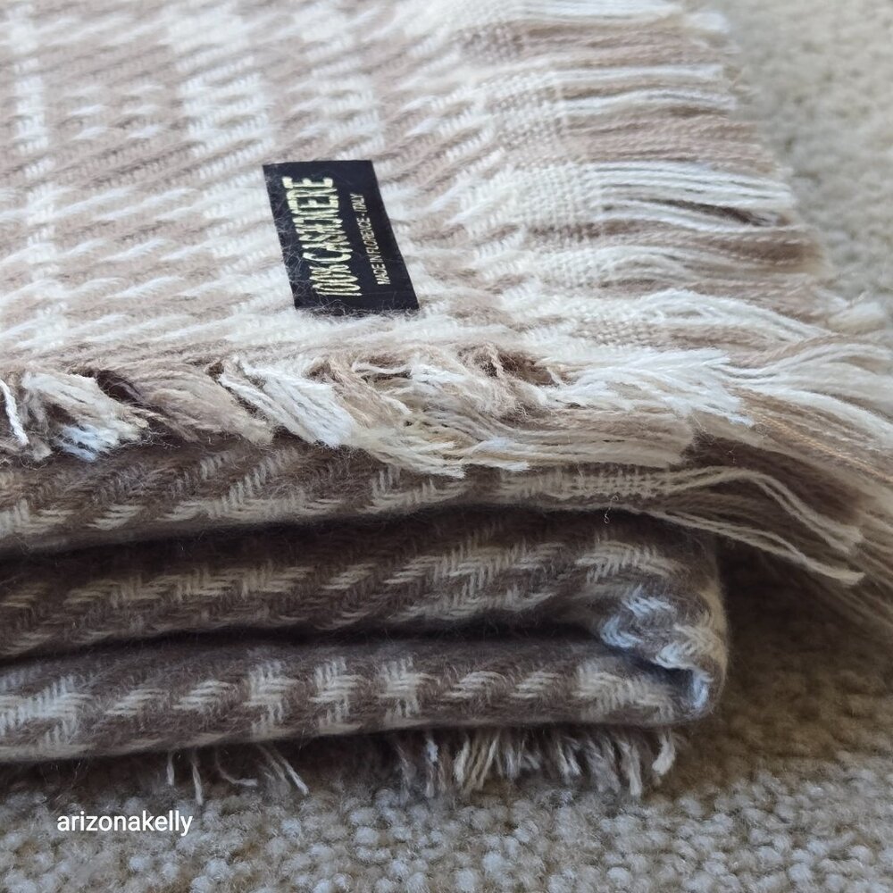 NWOT Cashmere Houndstooth Square Scarf Tan White Large - Picture 10 of 14